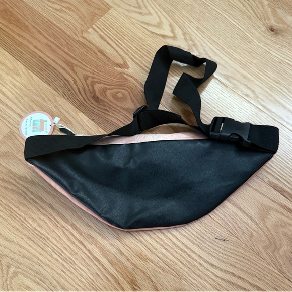 Funny Fanny Pack!! - Picture 3 of 5